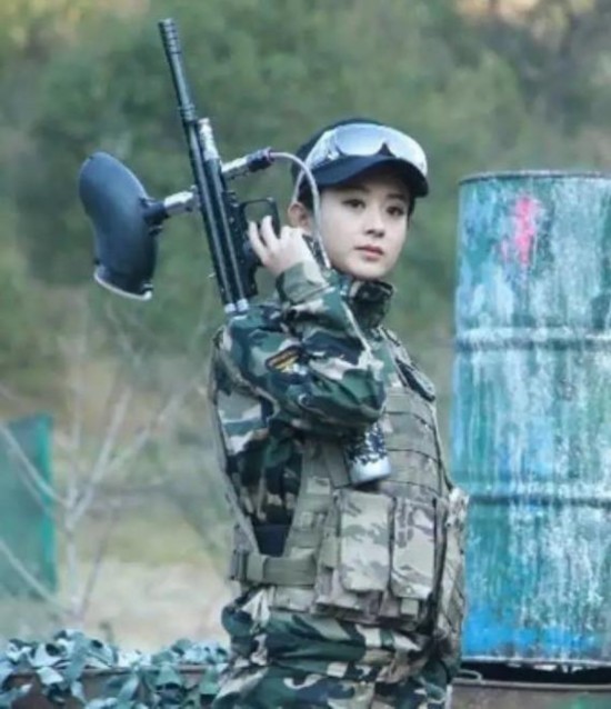 赵丽颖的军装照，直接让人添屏，漂亮的都掉渣了！