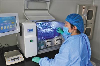 医院招募“粪便”捐献者 医生:用于重建肠道菌