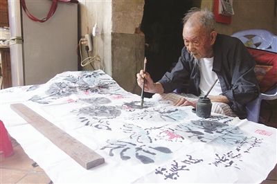 独树“蔗渣丹青”的农民画家吴样老人以画为乐演绎百岁人生