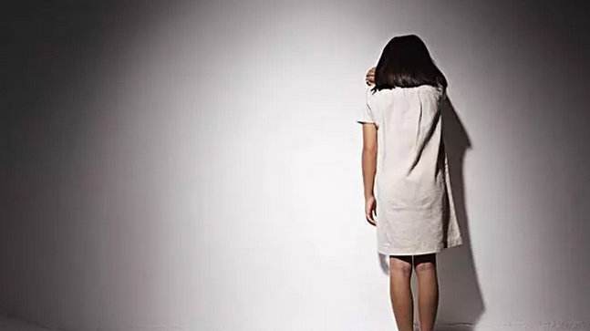 教师猥亵女童改判五年,其实父母才是儿童性侵