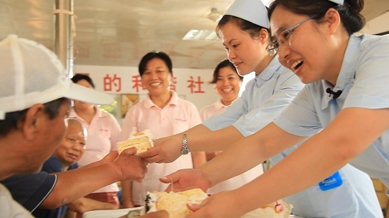 上海护士照顾麻风病患22年 下乡医生数月回家一次