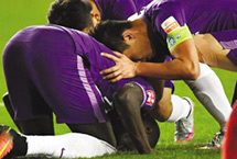 泰达客场2:1击败力帆 惊险保级进入前十
在中超保级生死战中,泰达队凭借迪亚涅的梅开二度,客场2:1力克重庆力帆队,艰难保级。赛后,泰达将士激动万分,冲向看台感谢四百余名远征的天津球迷。值得关注的是,2017赛季中超将要上演天津德比,这种竞争对泰达来说也是一种新的挑战。【详细】
天津频道|独家关注|高层动态
|民生舆情