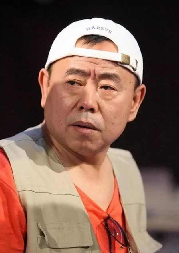 蔡徐坤首登高中课本，图片配文气晕粉丝！网友