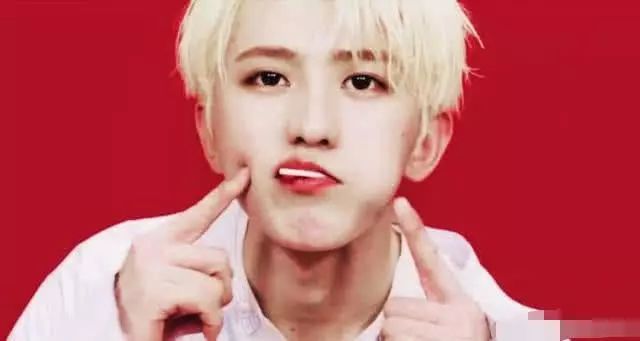 蔡徐坤首登高中课本，图片配文气晕粉丝！网友