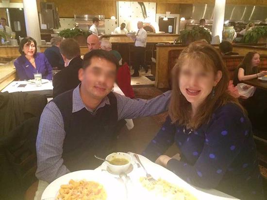 受害者郝先生(左)及其妻子(《堪萨斯城星报》网站图)