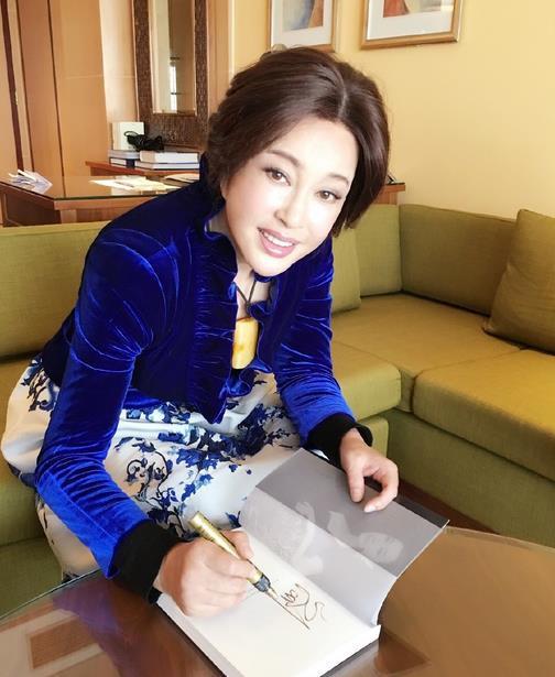 李小璐梁小冰领衔娱乐圈沦为网红脸的10大女星