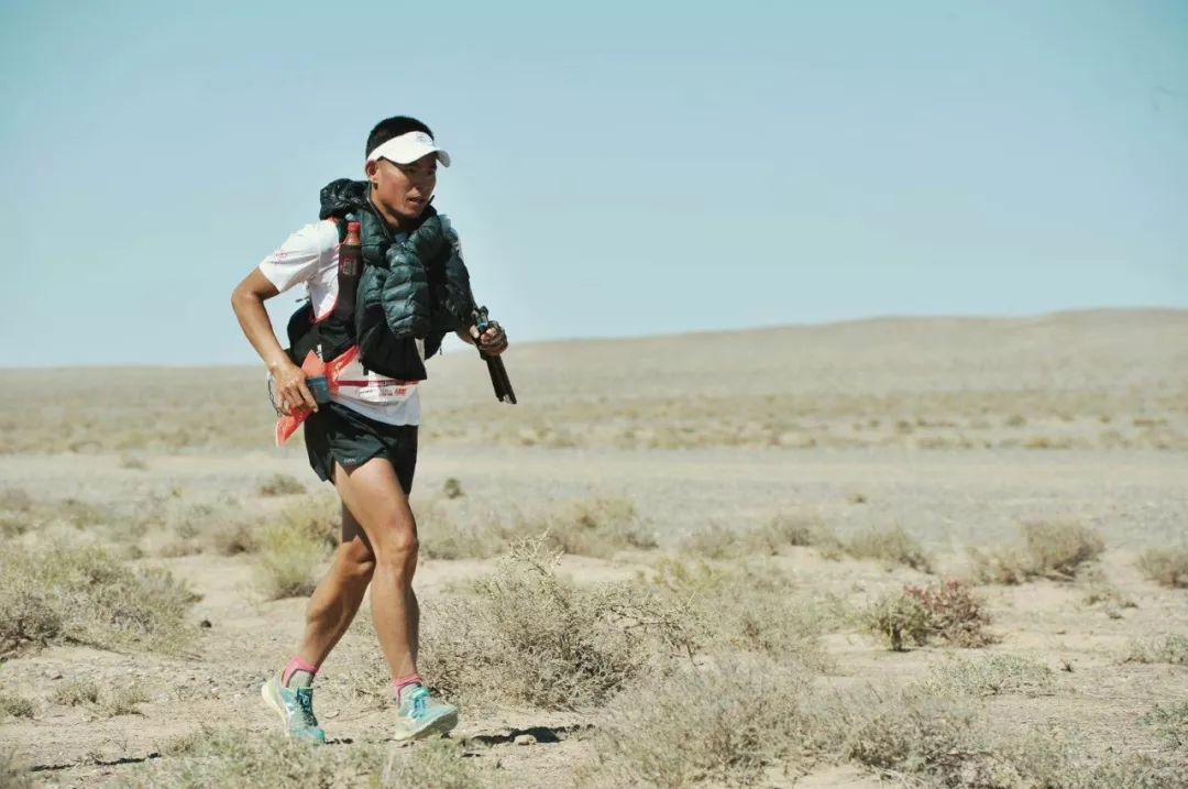 他是中国马拉松第一人的徒弟,他是中国超马记