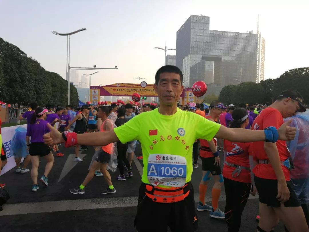 他是中国马拉松第一人的徒弟,他是中国超马记