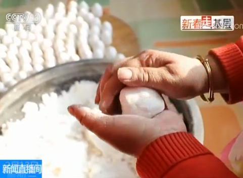 新春走基层丨蒸豆包、做冻豆腐...村民当“主播