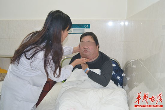 饮酒超过30年,每天喝白酒2斤,熊先生长出了“河马脖”。 通讯员 徐珊 摄