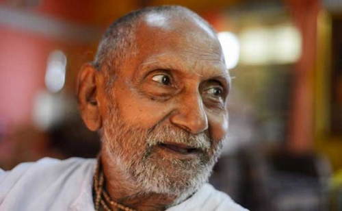 120岁印度僧人谈长寿：生活规律仅吃水煮食物