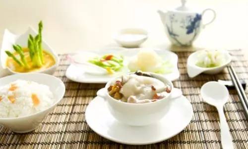 火爆了!国内几位女星都用过的30天月子餐!