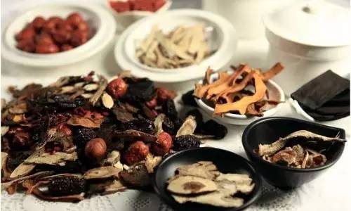 火爆了!国内几位女星都用过的30天月子餐!