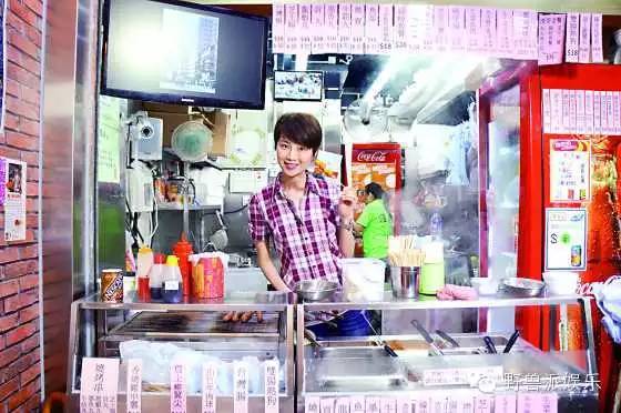 当过港姐,拍过三级片,她却靠卖鱼蛋攀上人生