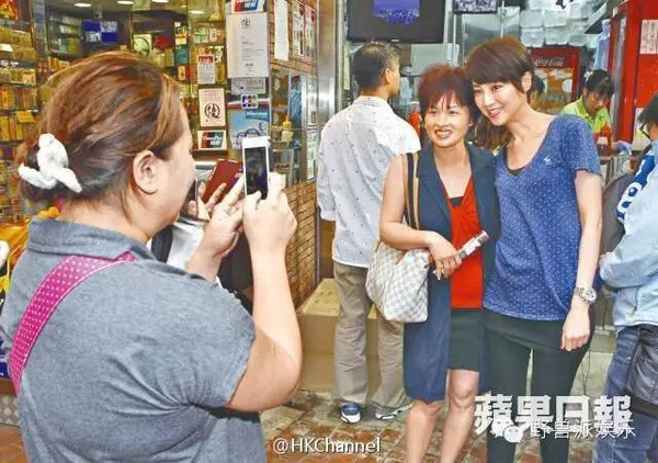 当过港姐,拍过三级片,她却靠卖鱼蛋攀上人生