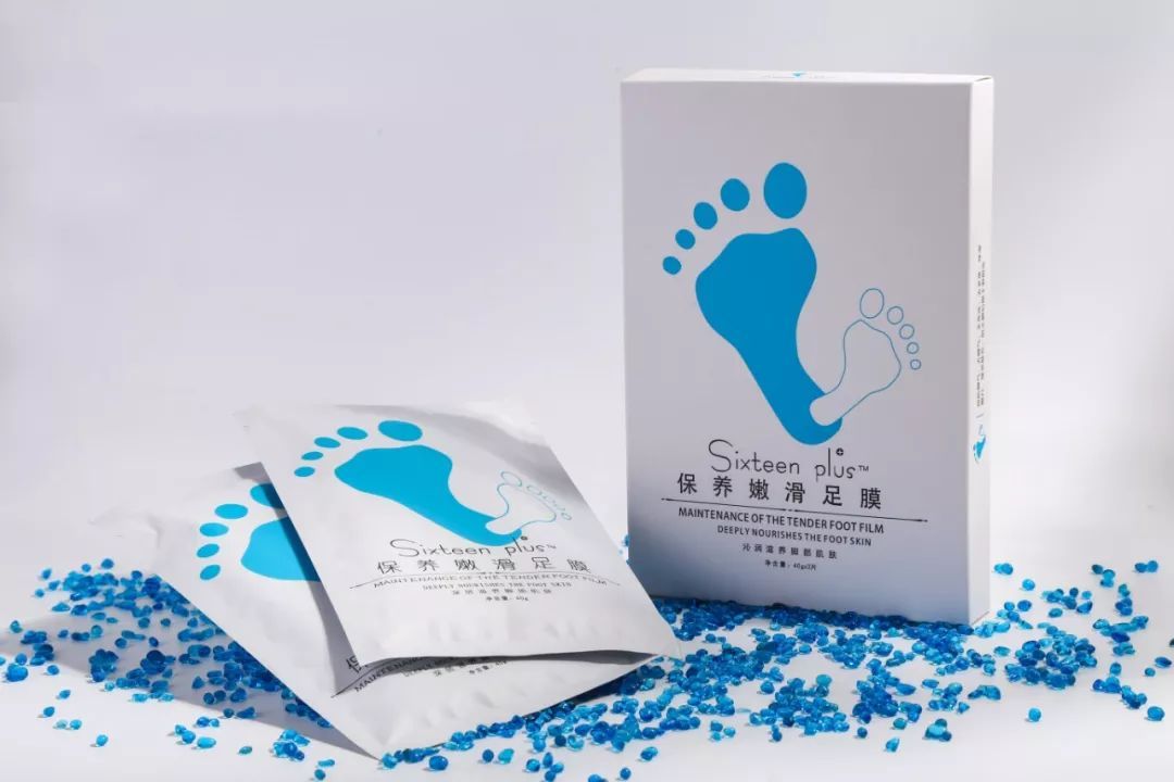 这个让脚层层脱皮的足膜,一边忍着恶心一边用