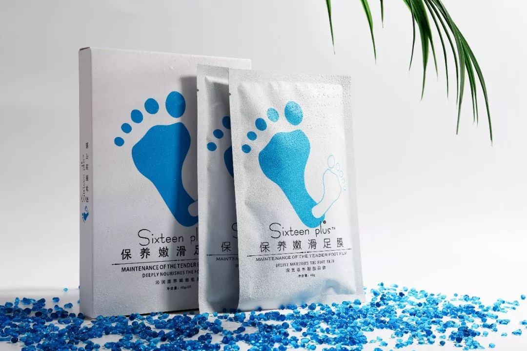 这个让脚层层脱皮的足膜,一边忍着恶心一边用