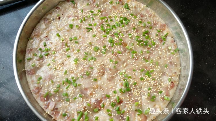 香芋糕我家最爱一做法,比饭店的还好吃,咸香软糯,一大盘吃光光