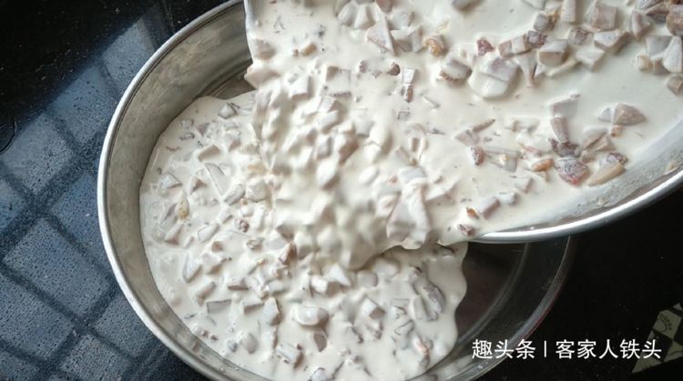 香芋糕我家最爱一做法,比饭店的还好吃,咸香软糯,一大盘吃光光