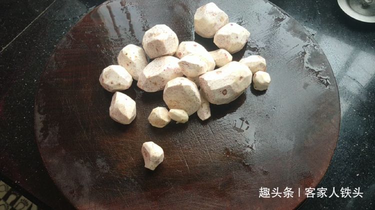 香芋糕我家最爱一做法,比饭店的还好吃,咸香软糯,一大盘吃光光