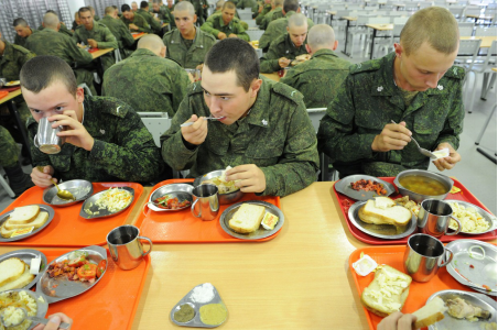 “战斗民族”士兵吃什么？俄国防副部长：没有牡蛎，可营养已经够充