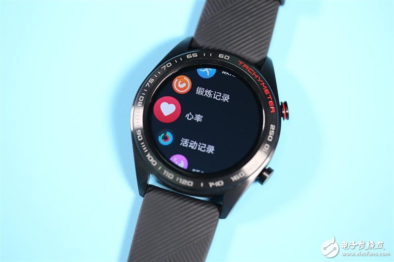 荣耀手表评测 精雕细琢的称职生活助理定位精准的腕上运动教练