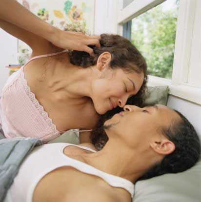 情感两性:如何与老公“性”沟通 让床上关系更亲密【组图】(1)_心理健康_光明网