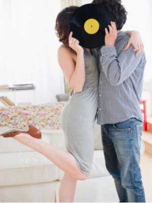 情感两性:如何与老公“性”沟通 让床上关系更亲密【组图】(1)_心理健康_光明网