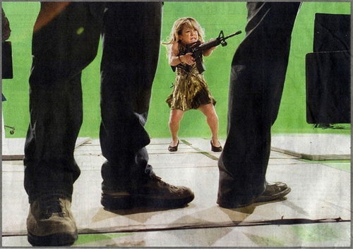 绝对B片《Bitch Slap》 波霸女郎大打出手– Mtime时光网