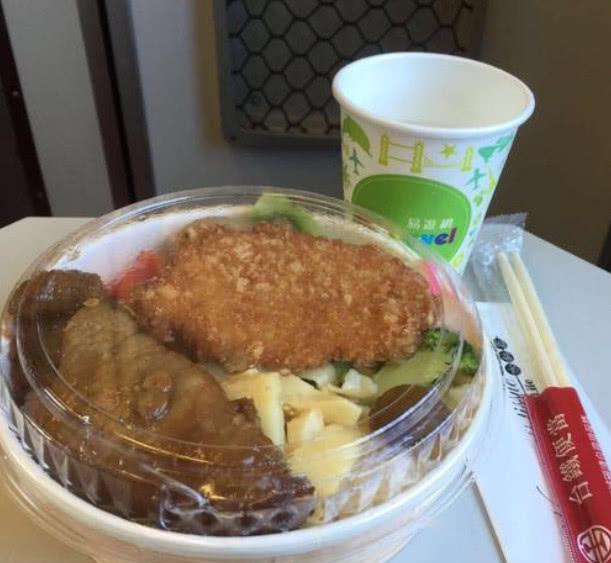 中国高铁20元盒饭被吐槽，看到日本火车便当后，网友：不吃了！