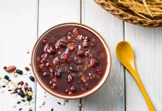 这才是红豆薏米水的正确做法，98%的人都煮错了！难怪喝再多都没用！