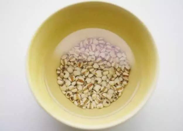这才是红豆薏米水的正确做法，98%的人都煮错了！难怪喝再多都没用！