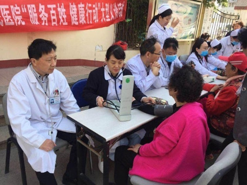 济南市第四人民医院开展红十字日义诊活动