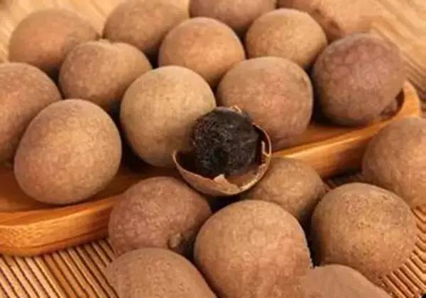 十大“催熟”孩子的食物黑名单！最后一个，有的小孩天天都在吃！