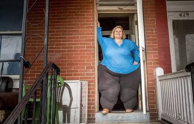 宾州245公斤女子欲成为全球臀围最大的人 直播每小时收入上千美元 粉