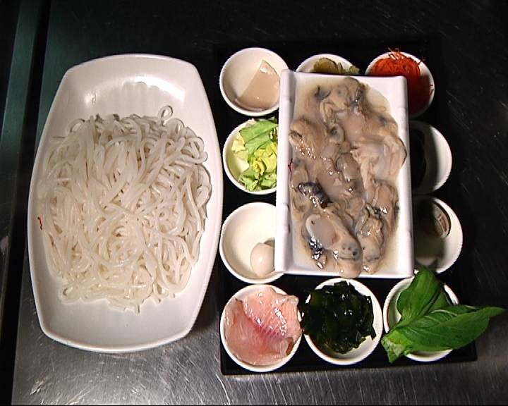 初冬时节 吃生蚝米线补补“蛎”量