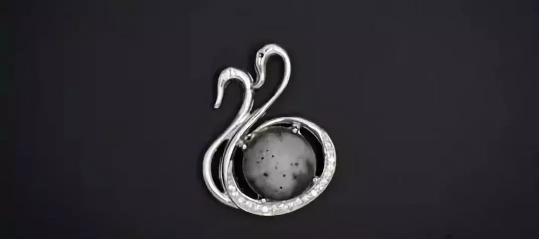 广西推出把亲人骨灰做成饰品服务，可随身携带！能接受吗？