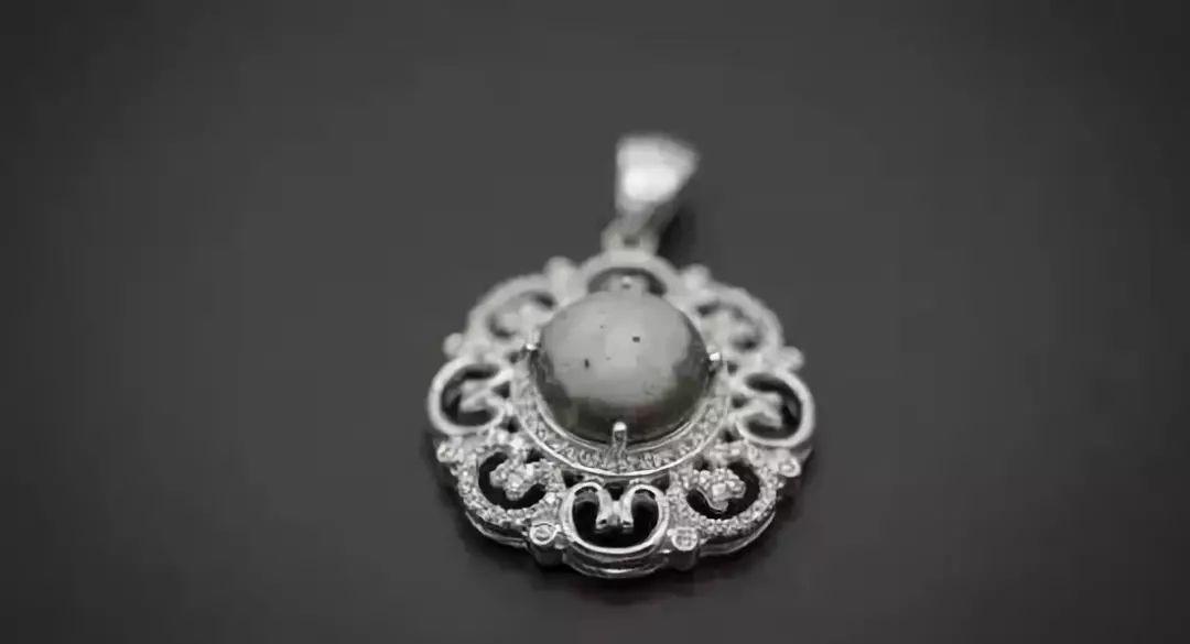 广西推出把亲人骨灰做成饰品服务，可随身携带！能接受吗？