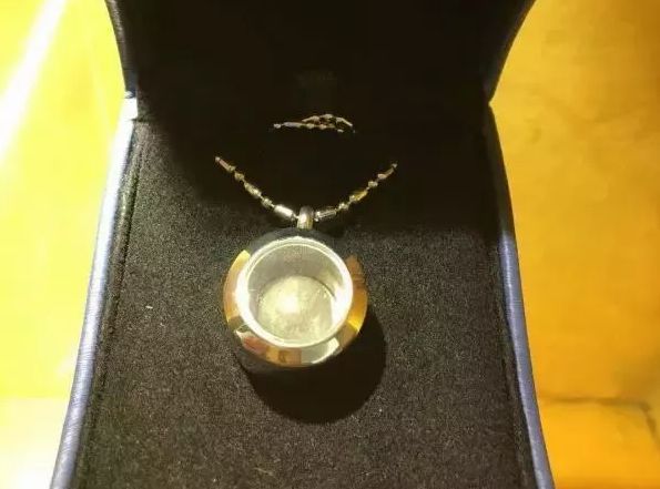 广西推出把亲人骨灰做成饰品服务，可随身携带！能接受吗？