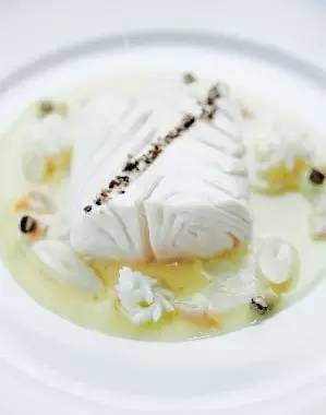 如何在西餐桌上正确地“装逼”?这些礼仪你一定要知道