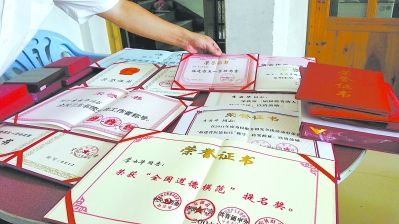 坚守麻风病康复点21年李云华:哪怕只剩一个病人,我也必须留下