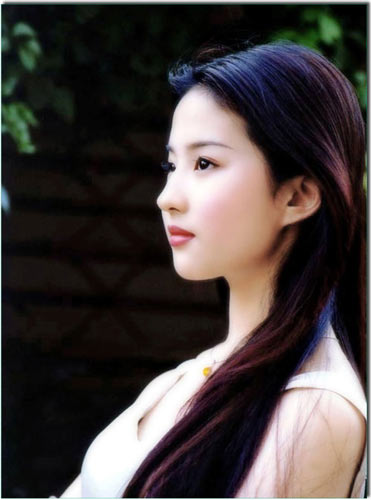 揭最具争议的玉女刘亦菲 钓鱼台180万办成人礼(图)