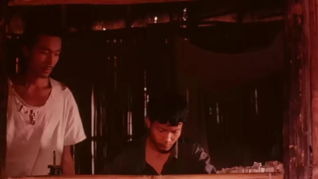 从戛纳“金闹钟”到评分超《黄土地》,《孩子王》无声逆袭