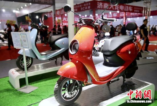 无锡国际新能源电动车展开幕 新国标车首亮相