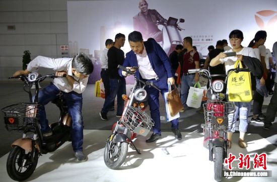 无锡国际新能源电动车展开幕 新国标车首亮相