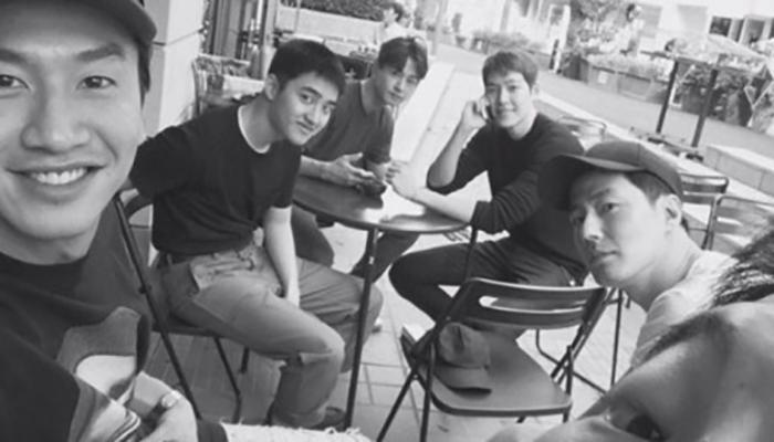 金宇彬抗癌成功与好友度假归来，无名指戒指抢镜