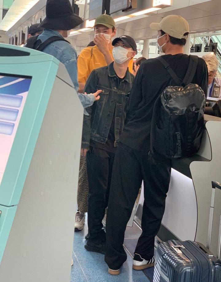 金宇彬抗癌成功与好友度假归来，无名指戒指抢镜