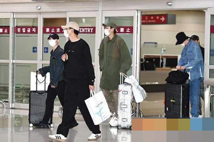 金宇彬抗癌成功与好友度假归来，无名指戒指抢镜