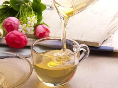 醉酒后大量喝蜂蜜水管用吗 蜂蜜水解酒喝得越多越伤肝？