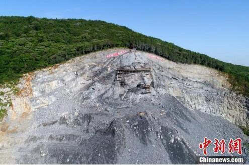 采石坑变巨幅雕像 孟浩然雕像高50米长约90米伏羲摩崖石刻雕像更惊人